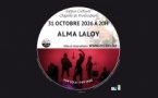 Alma Laloy en concert à la chapelle de Profondsart. Musique du monde, pop indé, storytelling