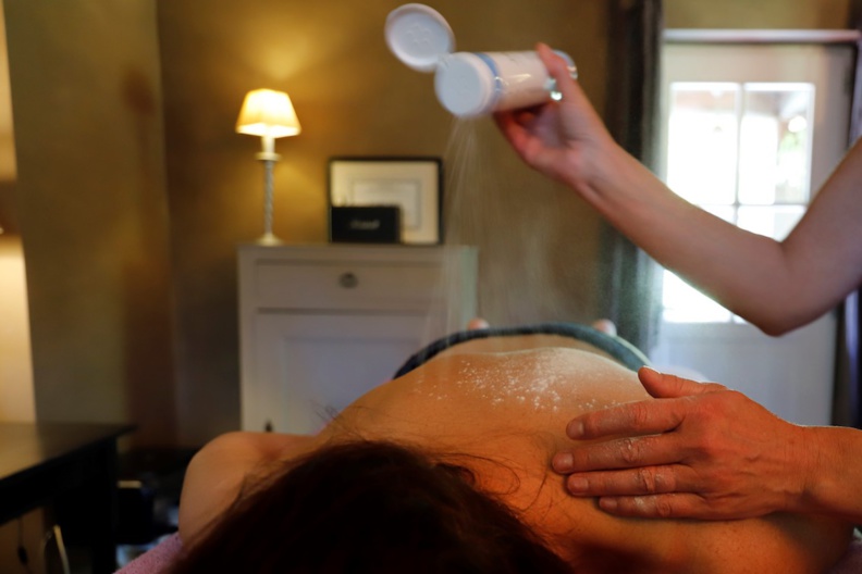 Massage Genval - Brabant wallon : La massothérapeute Caroline Jooris à Rixensart vous ouvre le chemin du massage initiatique... Massage Genval - Brabant wallon : La massothérapeute Caroline Jooris à Rixensart vous ouvre le chemin du massage initiatique...