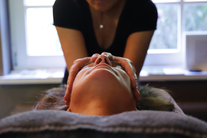 Massage Genval - Brabant wallon : La massothérapeute Caroline Jooris à Rixensart vous ouvre le chemin du massage initiatique...