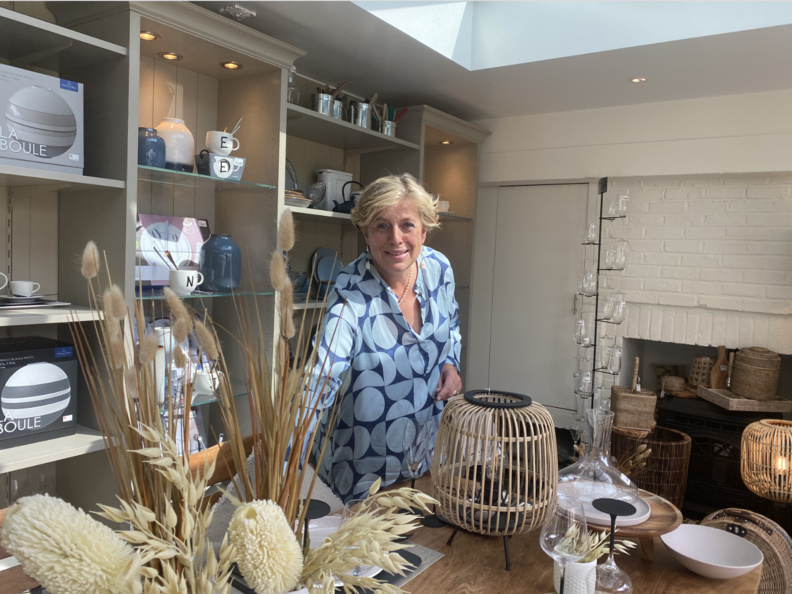 Les tables de Françoise Demeuldre D : l’aventure continue à Limal ! Les tables de Françoise Demeuldre D : l’aventure continue à Limal !