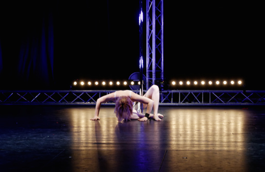 La Pole Dance en Brabant wallon et à Bruxelles : PLACER LA BARRE HAUT La Pole Dance en Brabant wallon et à Bruxelles : PLACER LA BARRE HAUT