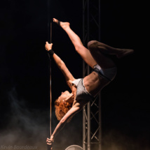 La Pole Dance en Brabant wallon et à Bruxelles : PLACER LA BARRE HAUT La Pole Dance en Brabant wallon et à Bruxelles : PLACER LA BARRE HAUT
