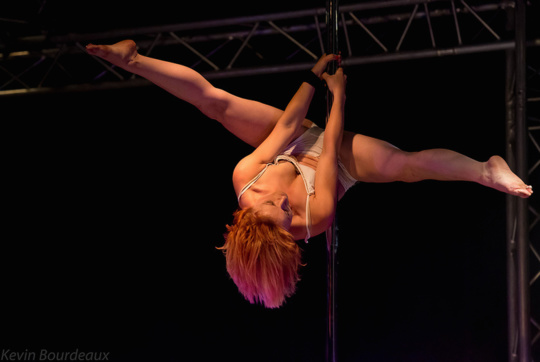 La Pole Dance en Brabant wallon et à Bruxelles : PLACER LA BARRE HAUT La Pole Dance en Brabant wallon et à Bruxelles : PLACER LA BARRE HAUT