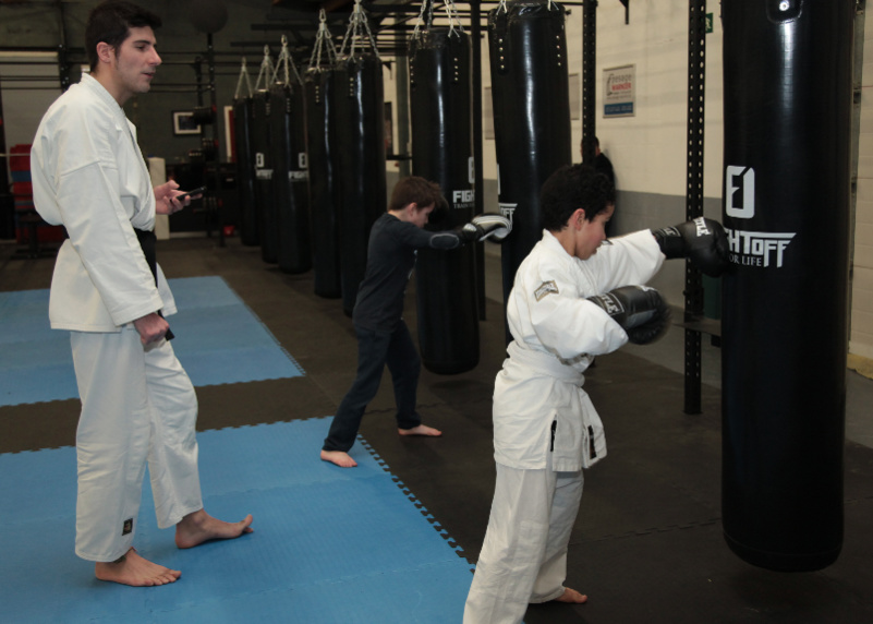 Fight-Off Wavre : Embouteillage sur le ring…(Boxe - Krav Mag - MMA - Wavre - Brabant wallon) Fight-Off Wavre : Embouteillage sur le ring…(Boxe - Krav Mag - MMA - Wavre - Brabant wallon)