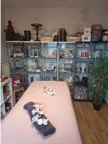 Danielle, une Vie Dediée à la Guérison Naturelle et au Bien-Être Danielle, une Vie Dediée à la Guérison Naturelle et au Bien-Être