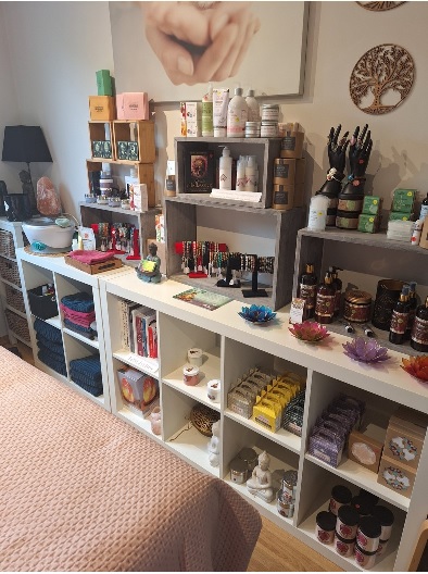 Danielle, une Vie Dediée à la Guérison Naturelle et au Bien-Être Danielle, une Vie Dediée à la Guérison Naturelle et au Bien-Être