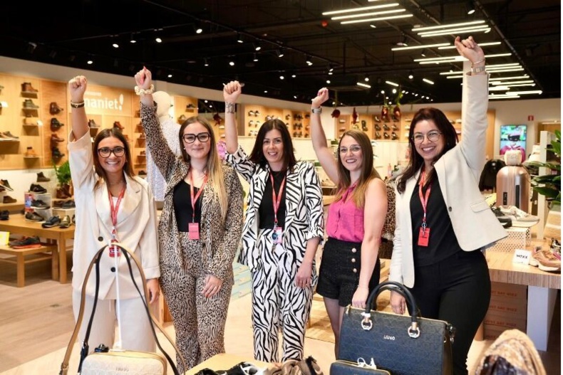 Chaussures Maniet ! Luxus inaugure sa quatrième boutique au Luxembourg et vise un million de paires vendues d’ici 2025 Chaussures Maniet ! Luxus inaugure sa quatrième boutique au Luxembourg et vise un million de paires vendues d’ici 2025