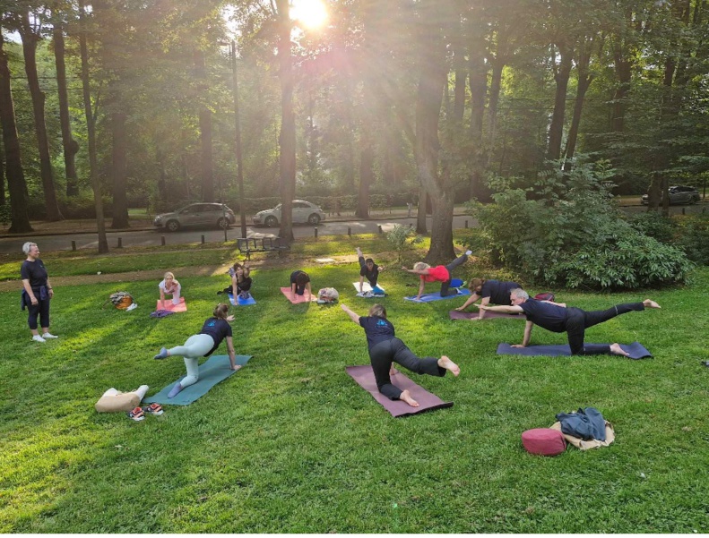 Gouttes de Réflexion 3 : Yoga et Relaxation, Deux Pratiques Différentes mais Complémentaires Gouttes de Réflexion 3 : Yoga et Relaxation, Deux Pratiques Différentes mais Complémentaires