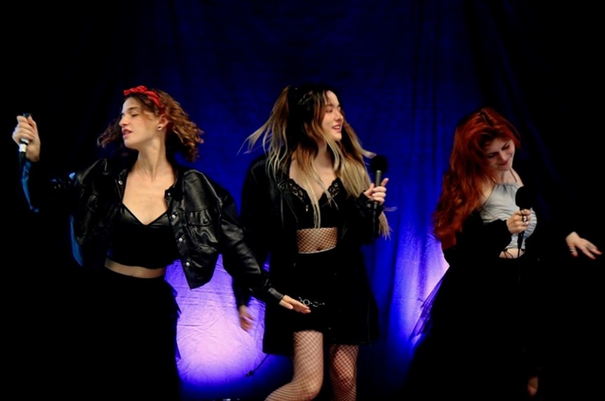 Blue Elles : un trio vocal électrique au cœur du Rock’n’Roll Blue Elles : un trio vocal électrique au cœur du Rock’n’Roll