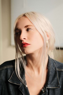 Olivia Stone : Portrait d'une artiste Olivia Stone : Portrait d'une artiste