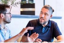 Grégory Descamps : L’art d’organiser le travail et de gérer des équipes avec agilité Grégory Descamps : L’art d’organiser le travail et de gérer des équipes avec agilité