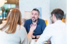 Grégory Descamps : L’art d’organiser le travail et de gérer des équipes avec agilité Grégory Descamps : L’art d’organiser le travail et de gérer des équipes avec agilité