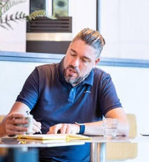 Grégory Descamps : L’art d’organiser le travail et de gérer des équipes avec agilité Grégory Descamps : L’art d’organiser le travail et de gérer des équipes avec agilité