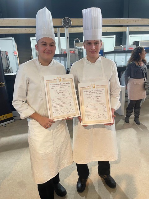 Briller dans l'excellence : deux élèves de l'enseignement provincial à l'honneur Briller dans l'excellence : deux élèves de l'enseignement provincial à l'honneur