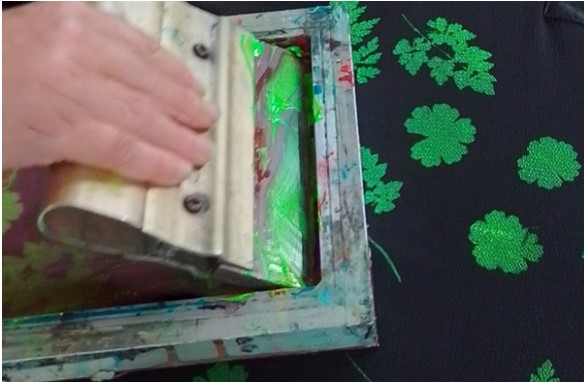 Découvrez l’art de la sérigraphie textile à Nivelles Découvrez l’art de la sérigraphie textile à Nivelles