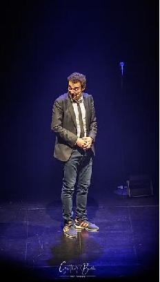 Richard Ruben de retour sur scène avec "Retour à Forest" : un spectacle en chanté ! Richard Ruben de retour sur scène avec "Retour à Forest" : un spectacle en chanté !