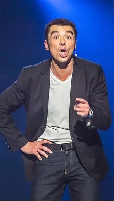 Richard Ruben de retour sur scène avec "Retour à Forest" : un spectacle en chanté ! Richard Ruben de retour sur scène avec "Retour à Forest" : un spectacle en chanté !