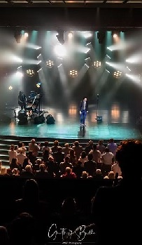 Richard Ruben de retour sur scène avec "Retour à Forest" : un spectacle en chanté ! Richard Ruben de retour sur scène avec "Retour à Forest" : un spectacle en chanté !