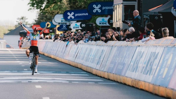 La Double Flèche Brabançonne traverse Waterloo le 18 avril 2025 La Double Flèche Brabançonne traverse Waterloo le 18 avril 2025