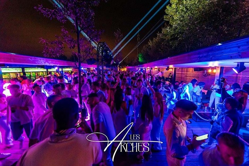 Soirée blanche, Ambiance festive, Terrasse chic Soirée blanche, Ambiance festive, Terrasse chic