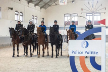 Une séance d'entraînement en manège couvert pour les cavaliers de la Cavalerie fédérale Une séance d'entraînement en manège couvert pour les cavaliers de la Cavalerie fédérale