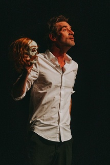 « C’était mieux après » : Alexis Goslain fait rire et chavirer au Théâtre de la Valette
