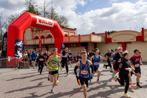 Top départ sous l'arche Walibi lors du premier Walibi Run, en mars dernier.