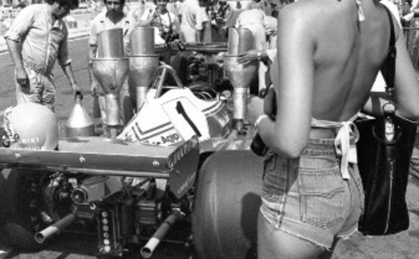 HEROES GALLERY Waterloo : VOITURES VINTAGE, PILOTES DE LÉGENDE ET CIRCUITS MYTHIQUES...