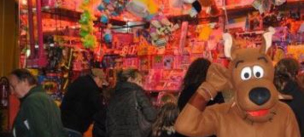 COURT-SAINT-ETIENNE: Marché de Noël