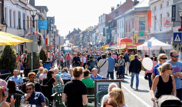 Waterloo : Une braderie aux charmes vénitiens