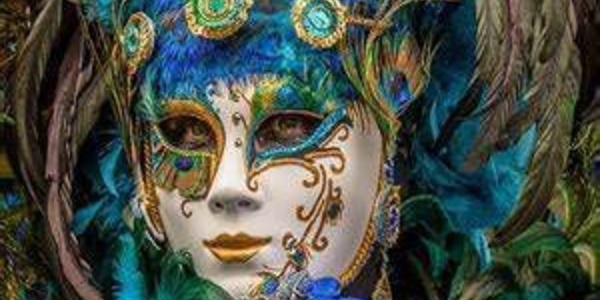 Voyage des aînés : Les costumés s'invitent aux Jardins d'Annevoie 2024