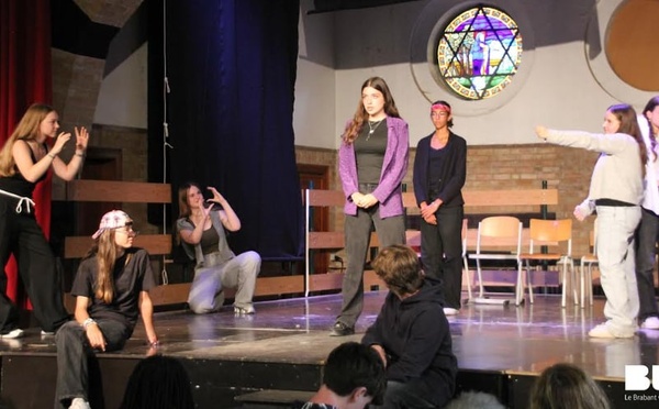 Talents croisés : le théâtre comme terrain de rencontres entre artistes et adolescents.