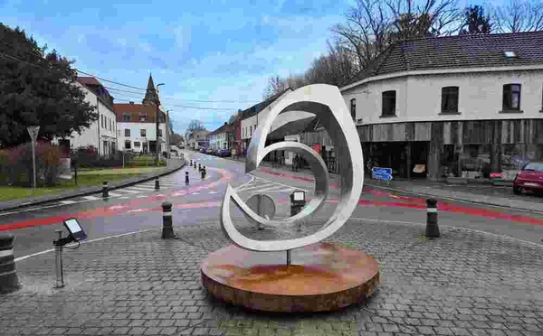 Phénix : Une nouvelle œuvre monumentale illumine le cœur de Lasne