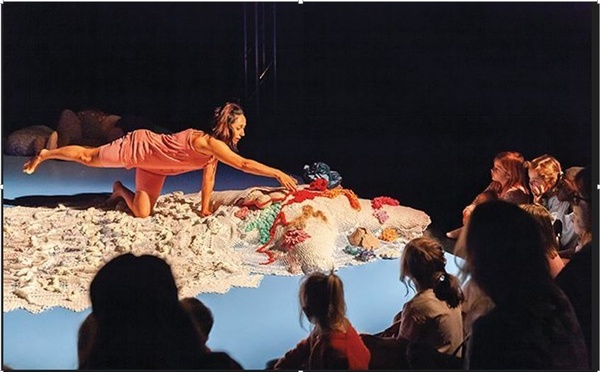 « Babysses » : un spectacle de danse envoûtant pour plonger les tout-petits dans les profondeurs marines